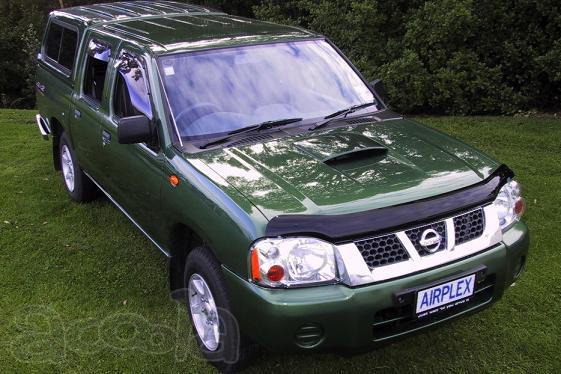 Мухобойка (аирдефлектор капота) Nissan Navara / Frontier (D22)